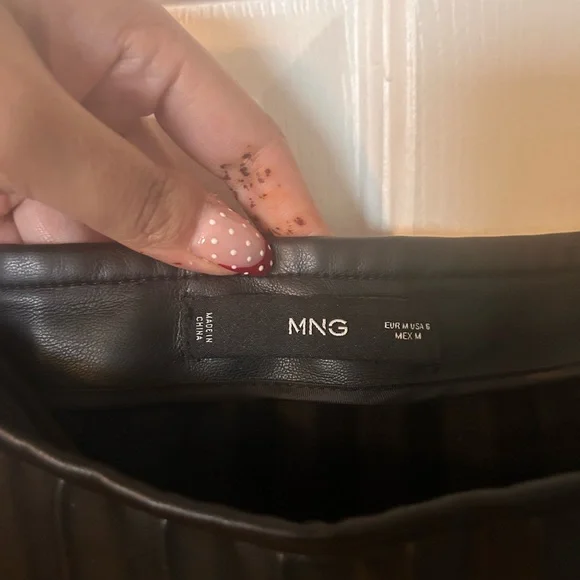 Mango Classic Black A-line Pleather Pleated Midi Skirt - Picture 3 of 4